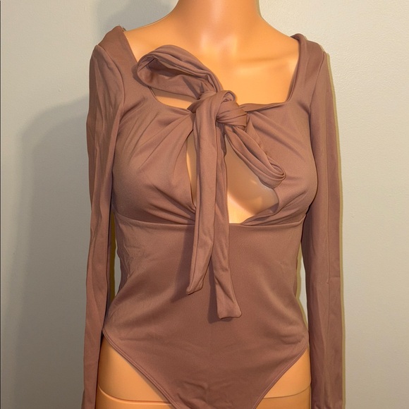 Elegant Long Sleeve Bodysuit in Brown - Picture 3 of 5